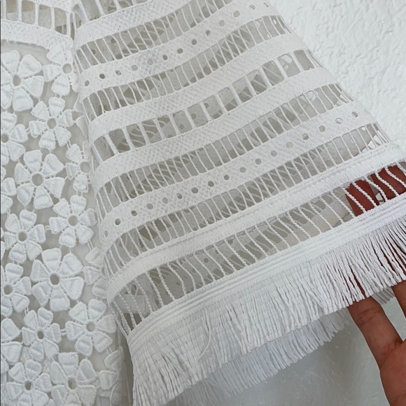 White blouse - Picture 2 of 9